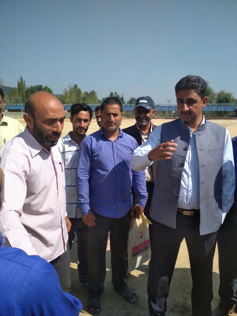 DC Kupwara conducts extensive tour of Mawer Qalamabad